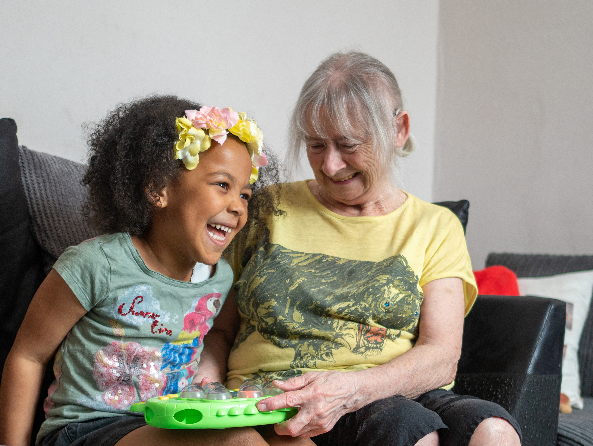 392 92215Fe328004a9grandma And Grandaughter